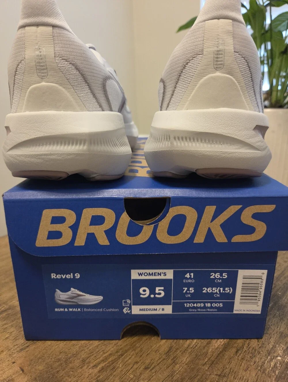 Brooks Women’s Revel 9 Sneakers Size 9.5